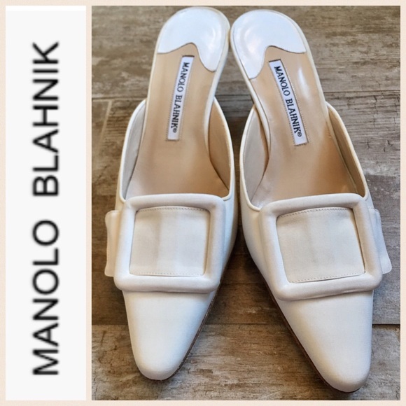 Manolo Blahnik Shoes - 🌟HP🌟Manolo Blahnik Ivory Linen Maysale Mules 8.5